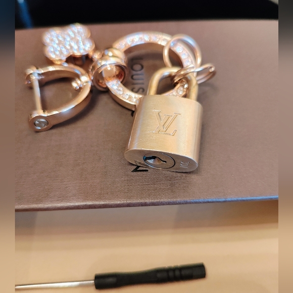 Authentic Louis Vuitton lock # 301 and LV drawer box With Unbranded Keychain - Picture 11 of 15